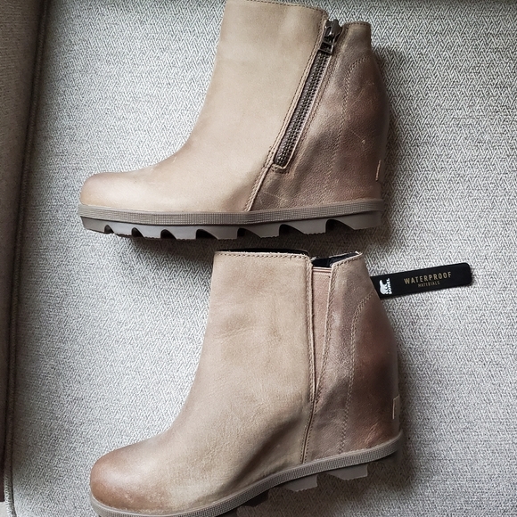 Sorel Shoes - Sorel Joan of Arctic Wedge II Zip Bootie size 7